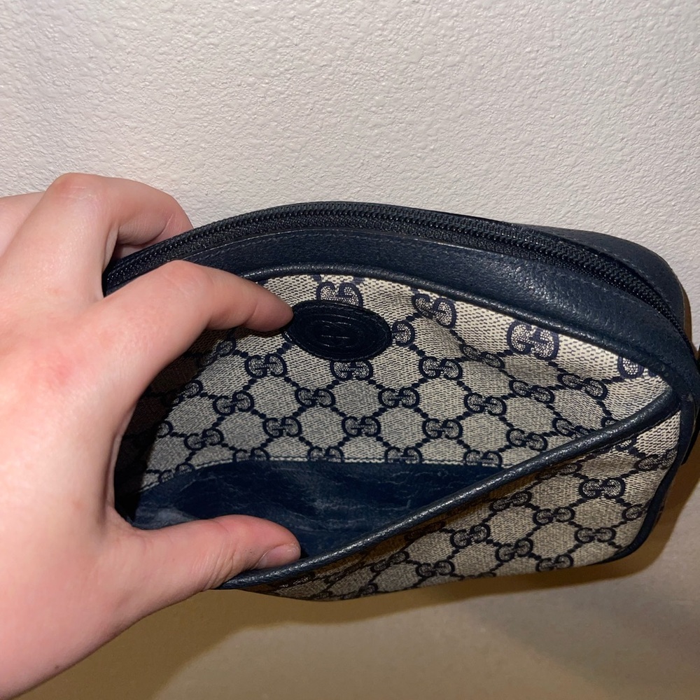 Vintage Gucci Crossbody Camera Bag - Picture 4 of 17